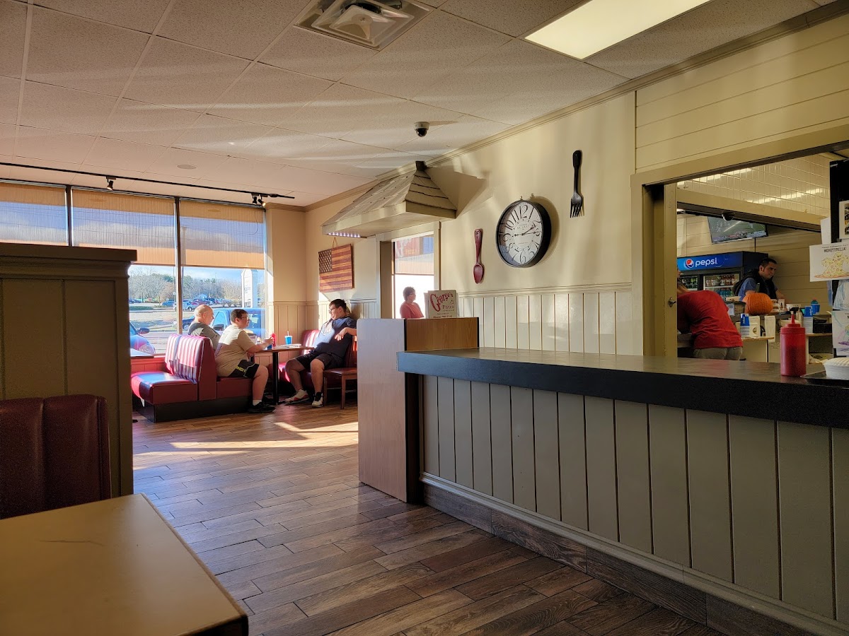 George's Pizza Auburn - Photo 3