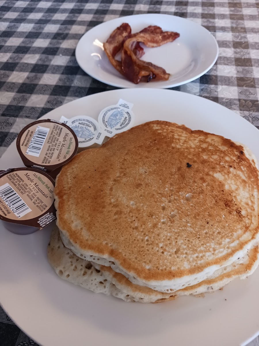 Zeig's Cafe - Photo 4
