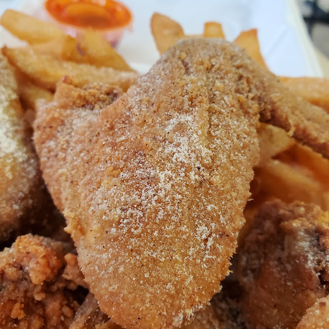 Chicken Wings with Fries