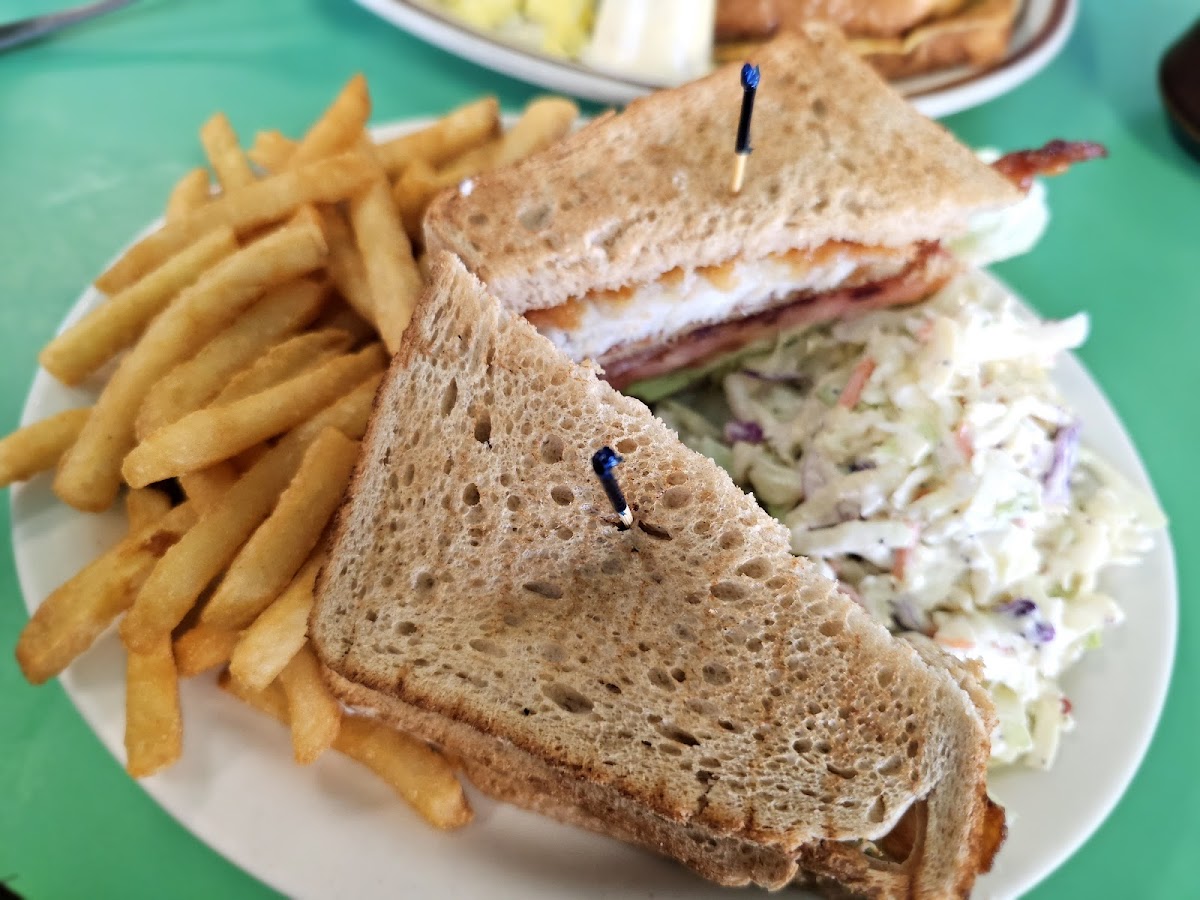 Tresca's Eating Place - Photo 4