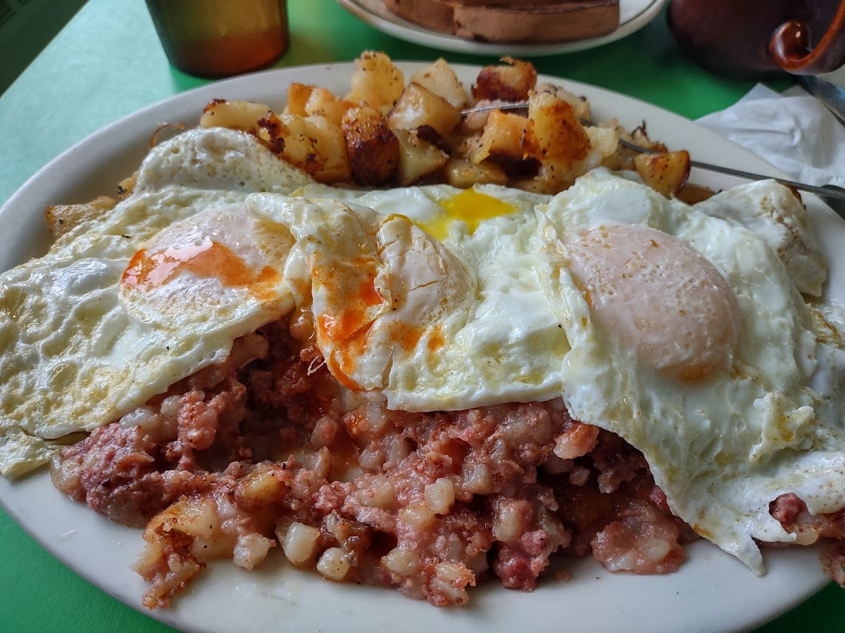 Tresca's Eating Place - Photo 5