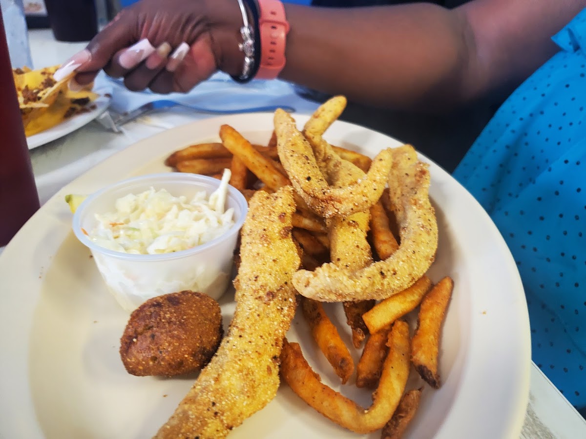 Seahorse Grill - Photo 5