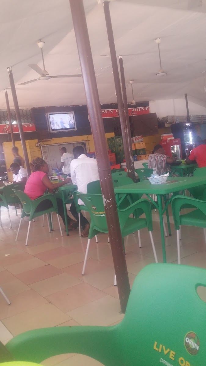 Sun City Joint Restaurant, TEMA - Photo 6