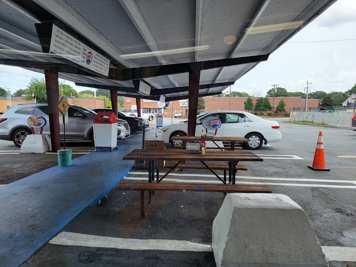 Kermit's Hot Dog House - Photo 6