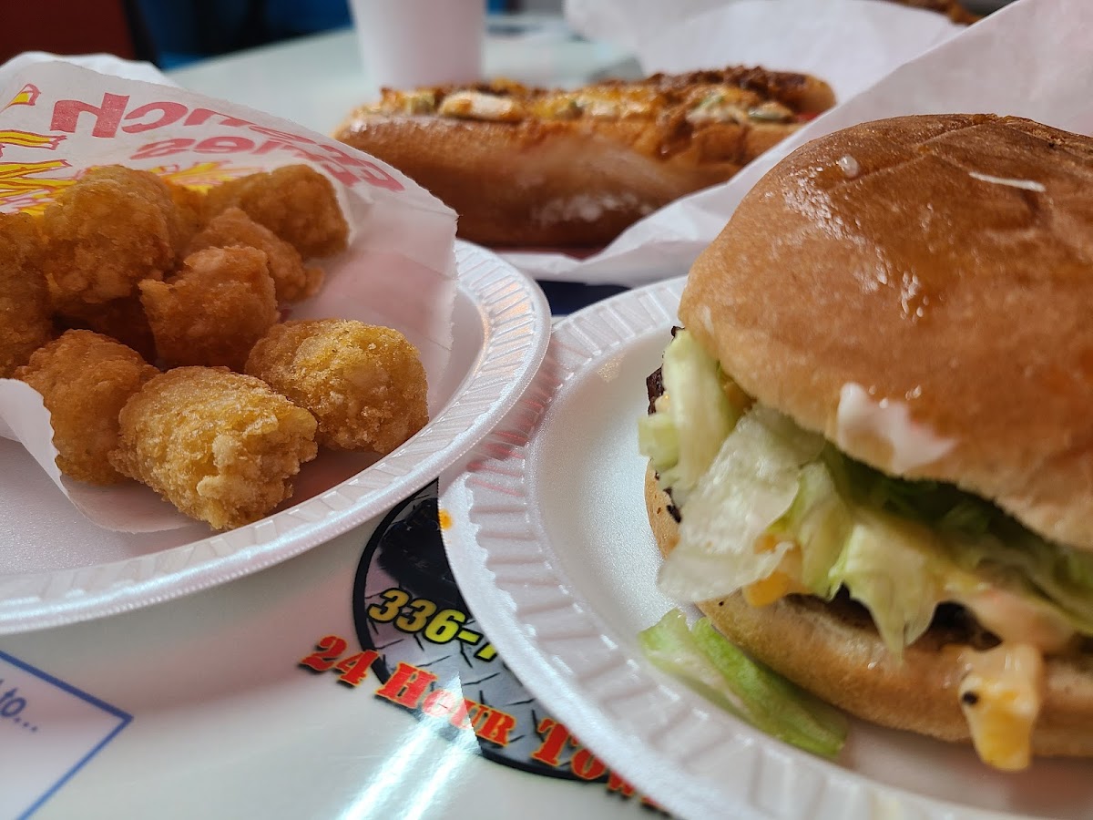 Kermit's Hot Dog House - Photo 8