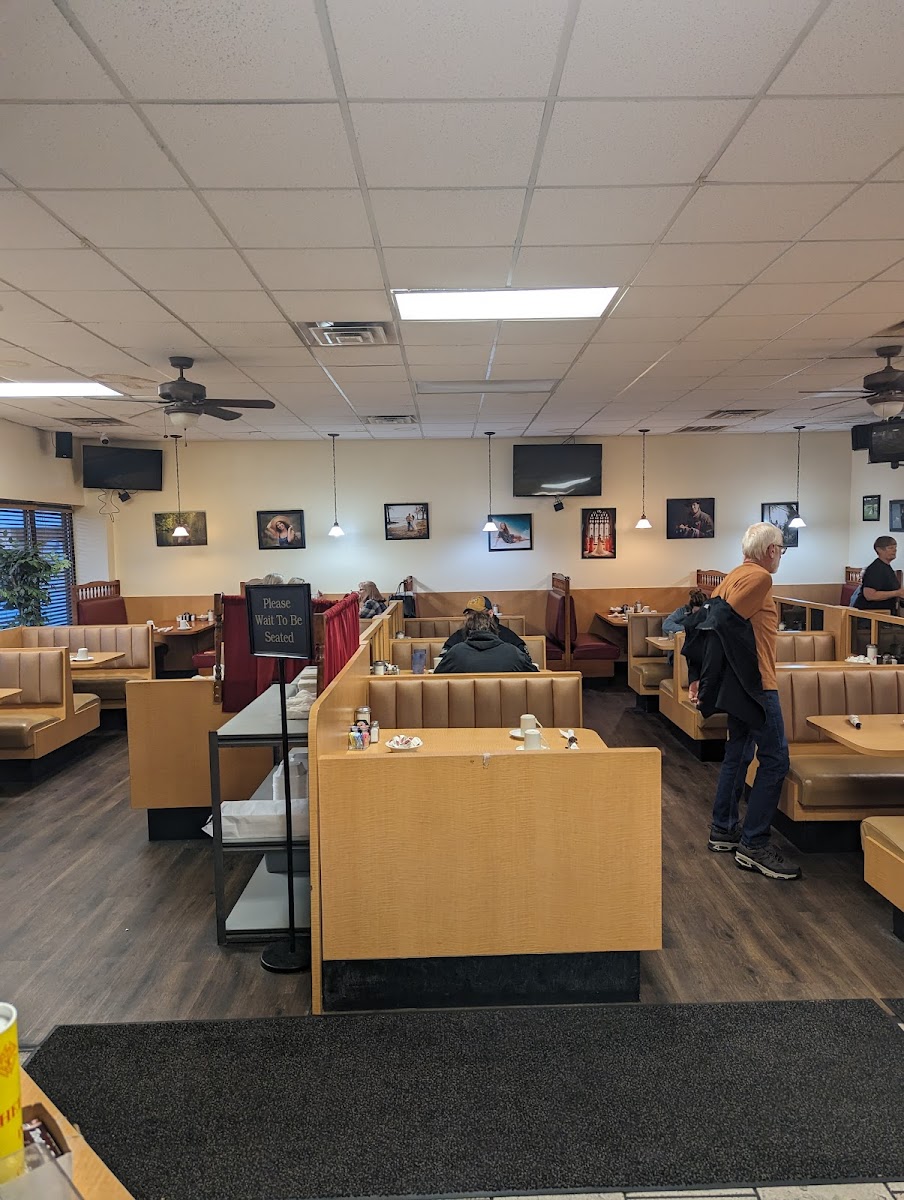 American Table Family Restaurant - Photo 2