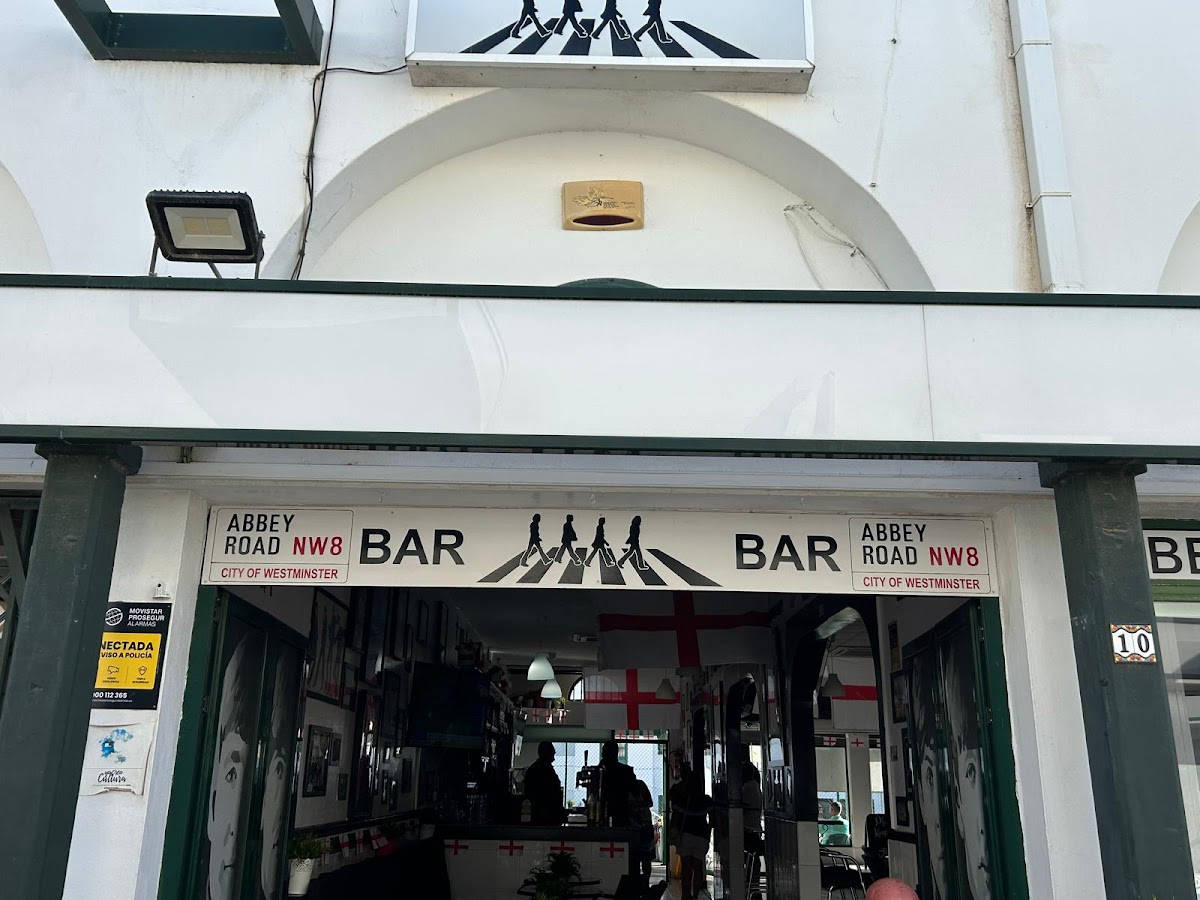 Abbey Road Bar - Photo 3