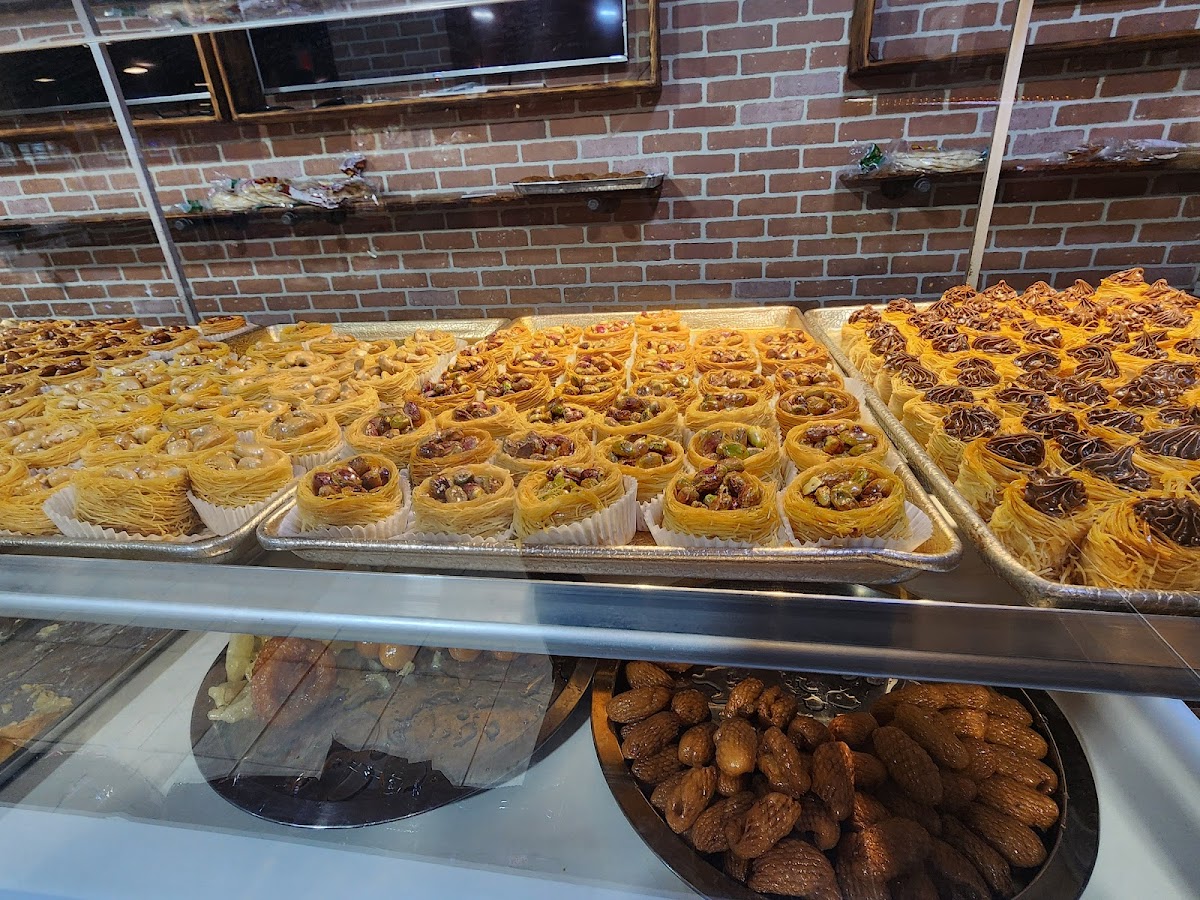 Yasmeen Bakery Windsor - Photo 3
