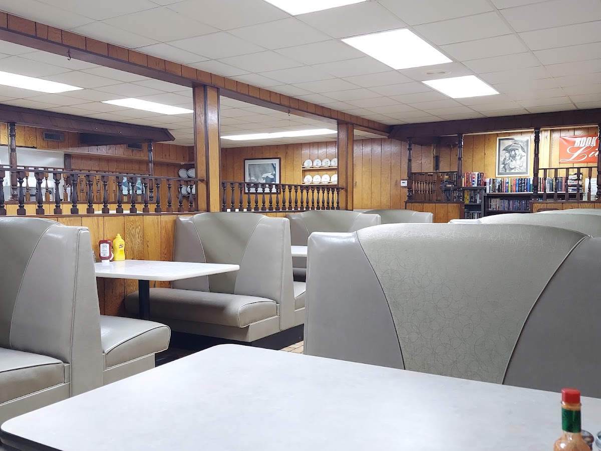 Hoods Family Restaurant