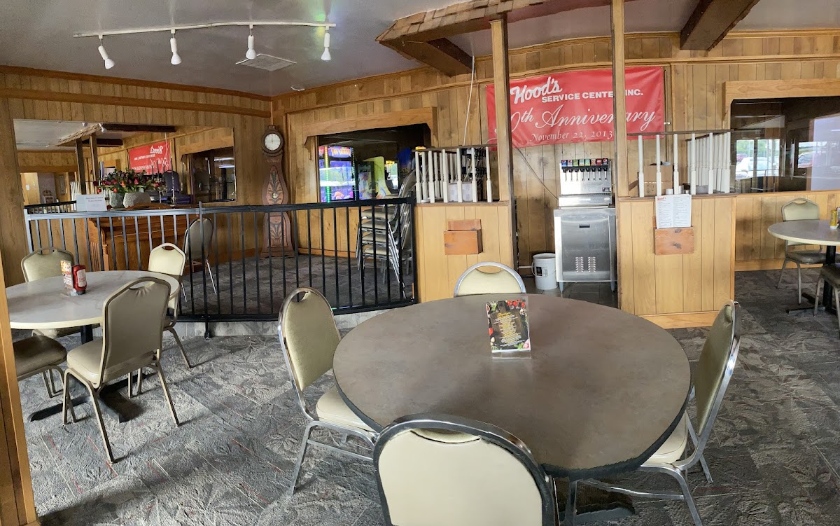 Hoods Family Restaurant - Photo 3
