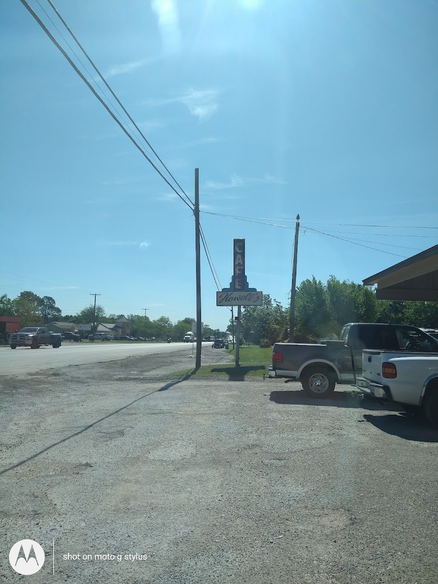 Howell's Western Cafe - Photo 6