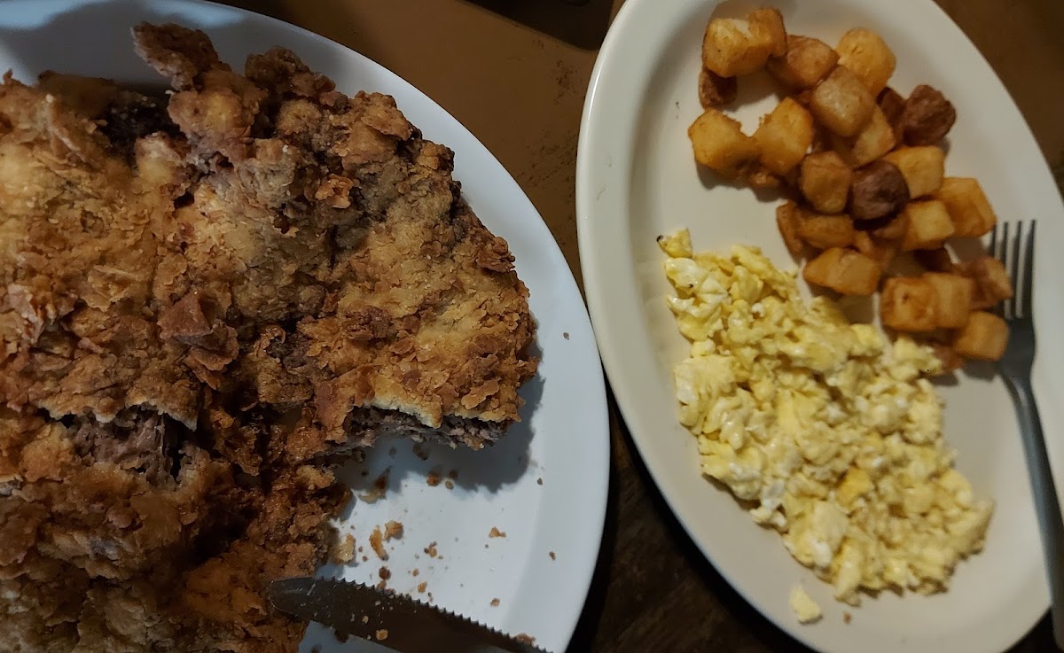 Howell's Western Cafe - Photo 8
