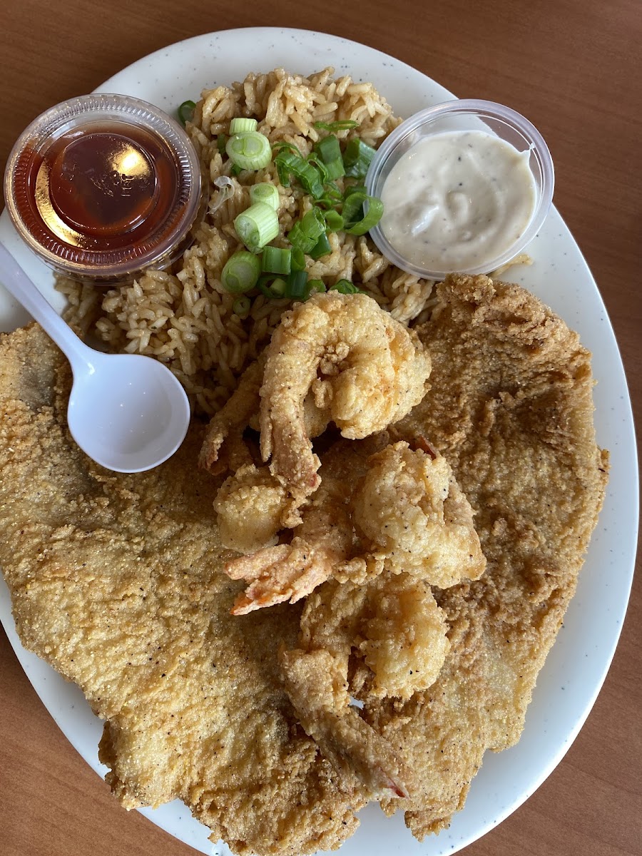 Capitan Seafood Kitchen - Photo 4