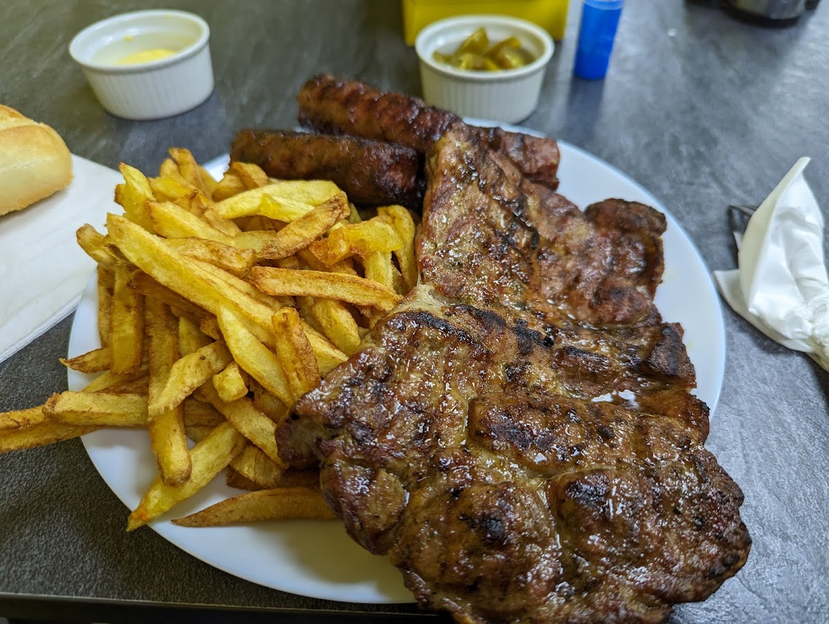 Romanian Food & Shawarma - Photo 3