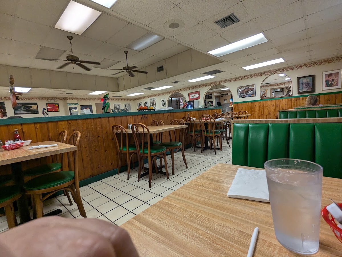 Taft Street Cafe - Photo 2