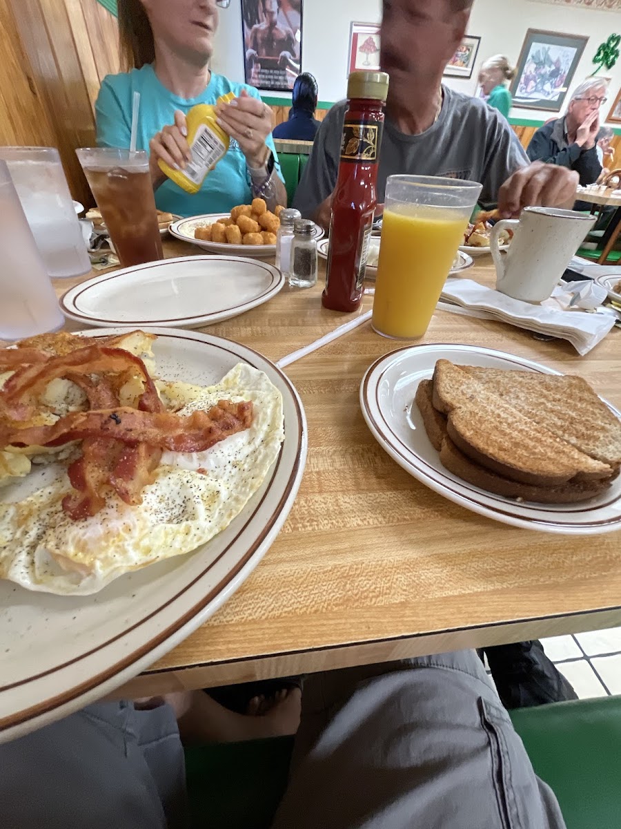 Taft Street Cafe - Photo 7