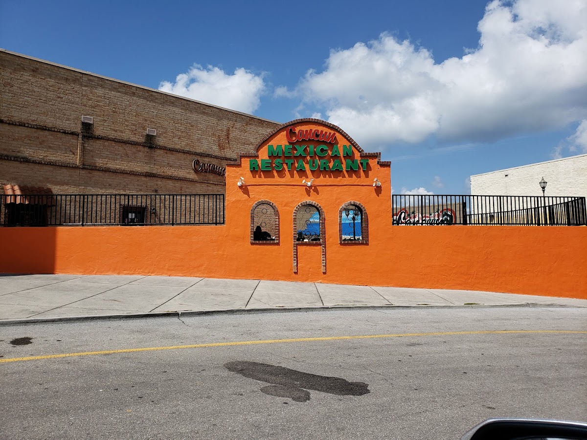 Cancun Restaurant - Photo 2