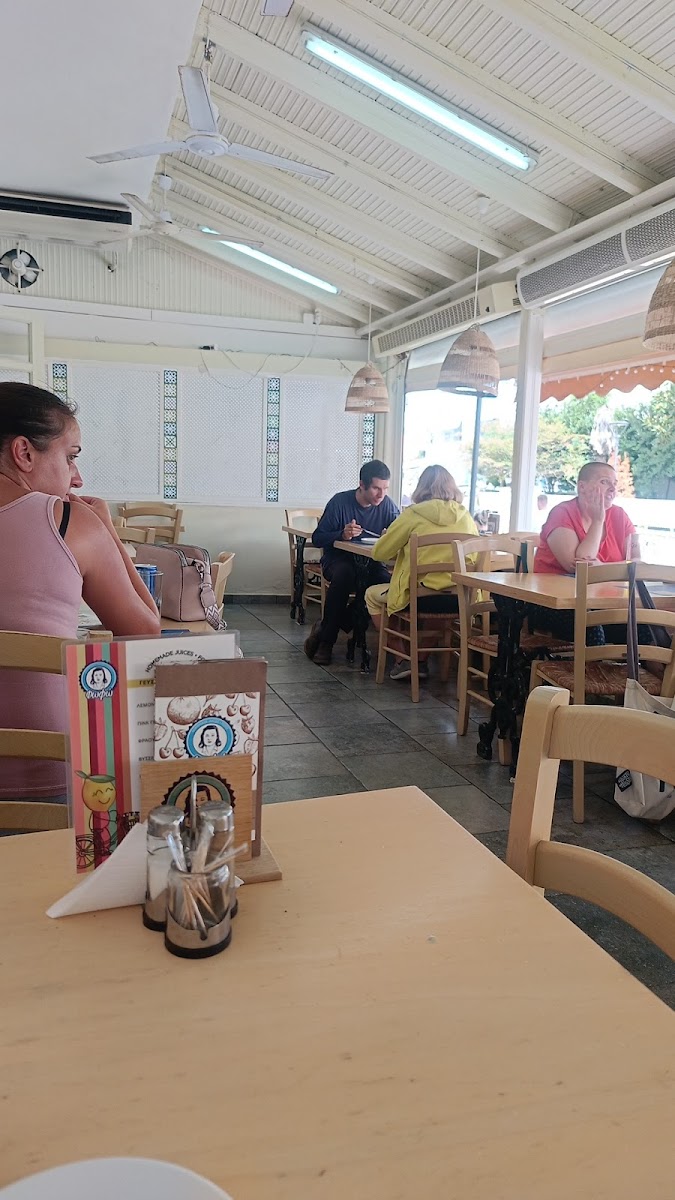 Restaurant Nikolas Grill - Photo 9