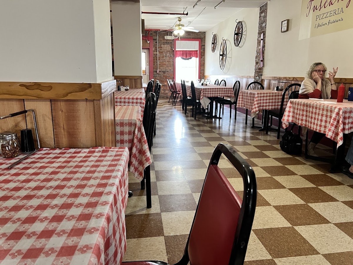 Tuscany's Pizzeria - Photo 2