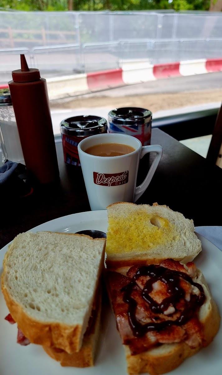 Deepcut Cafe - Photo 2