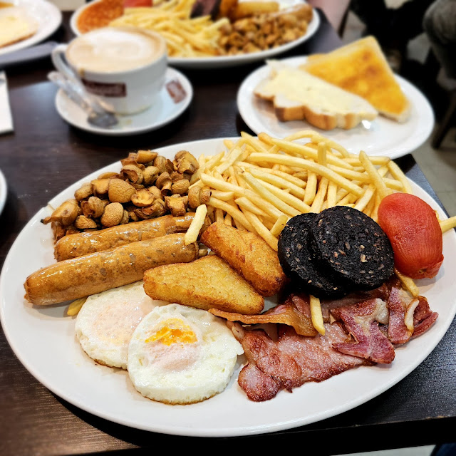Eggsausage & Chips