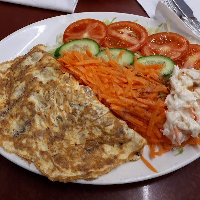 Mushrooms and Cheese Omelette