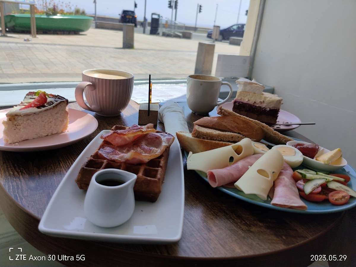 Merchants House Cafe - Photo 3