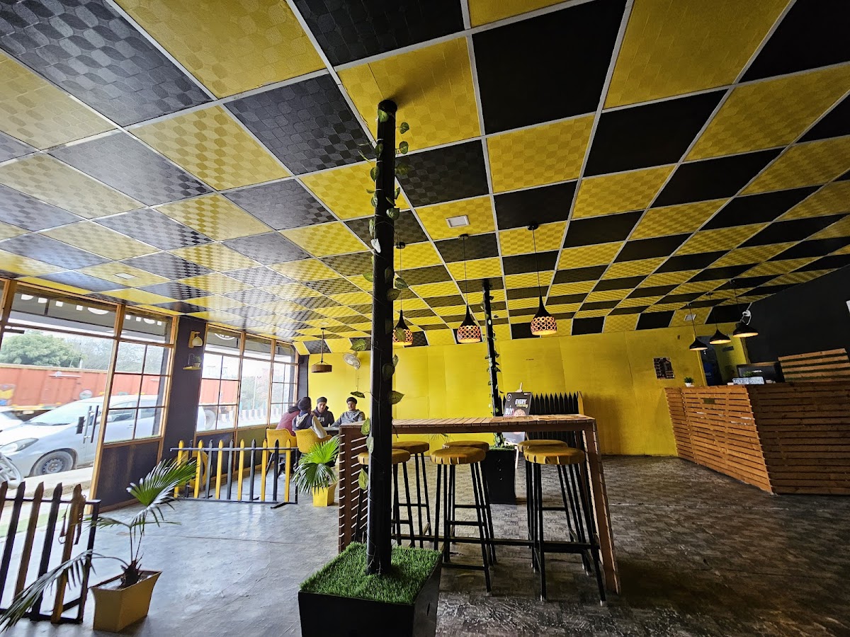 Relish Grill - Photo 1