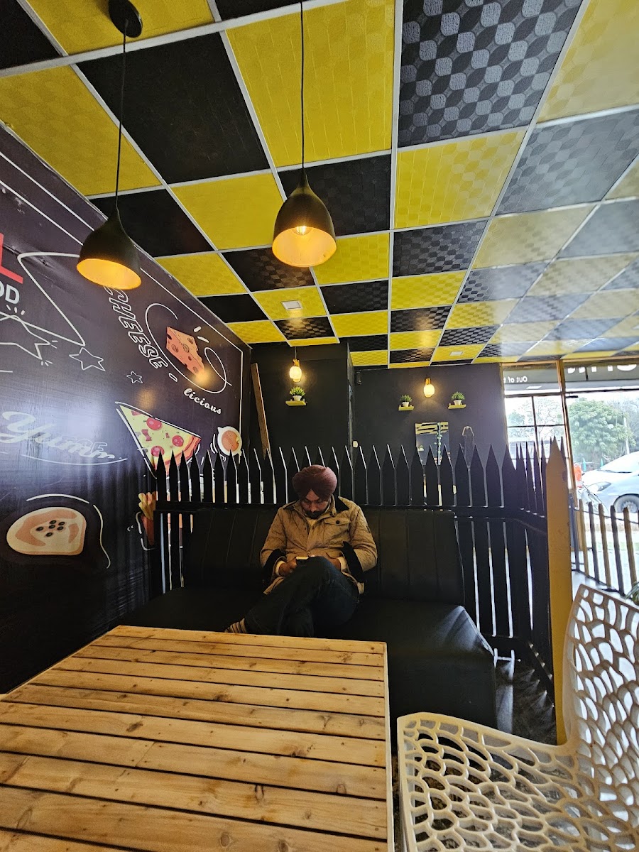 Relish Grill - Photo 8