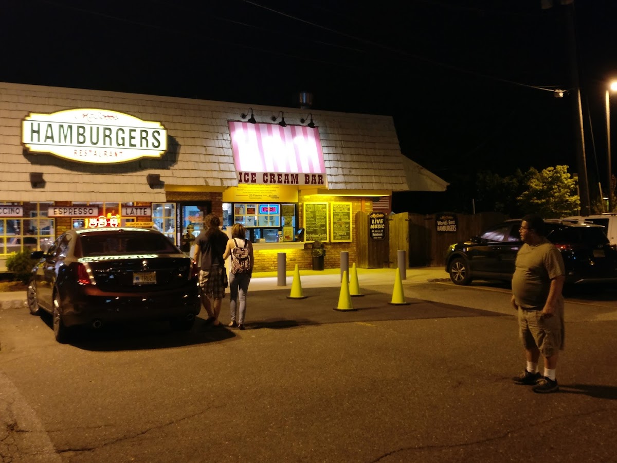 McCobb's Restaurant & Gelotti Ice Cream Bar - Photo 8