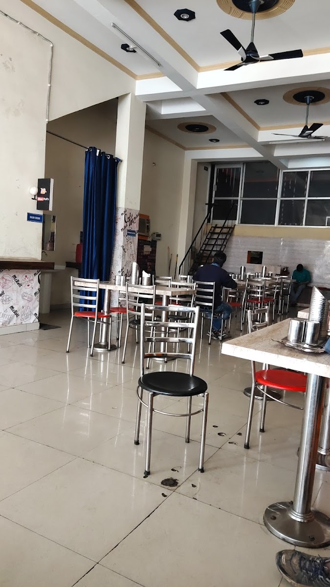 RJ RESTAURANT - Photo 6