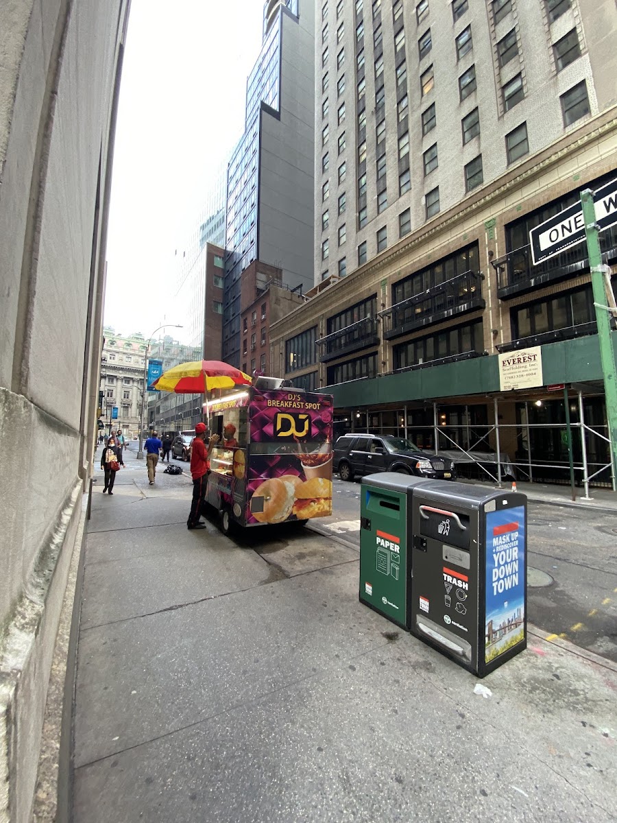 DJ's Breakfast Spot - Photo 6