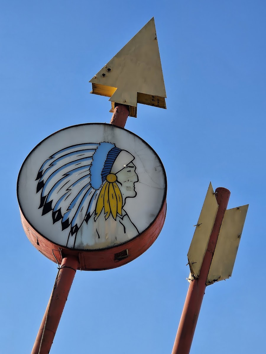 Big Chief Drive-In - Photo 2
