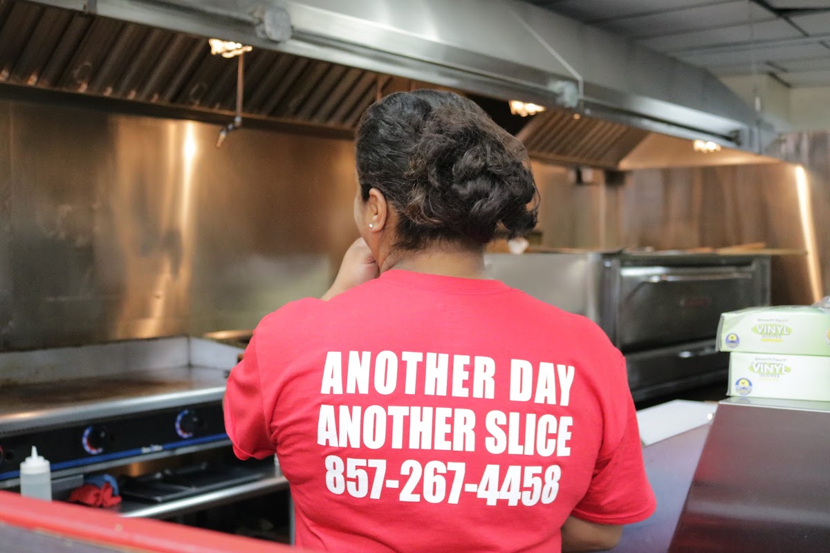 Lani's Pizza - Photo 7