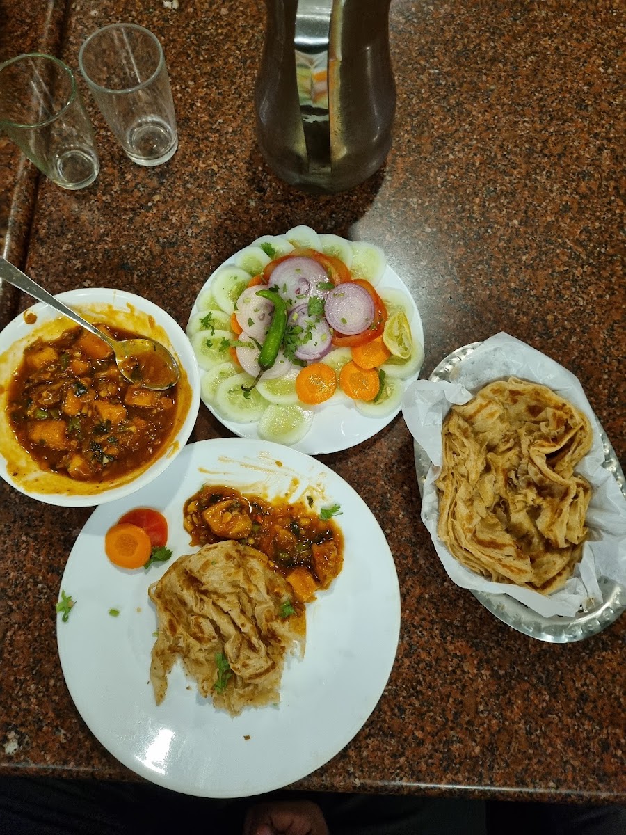 Broast Restaurant - Photo 9