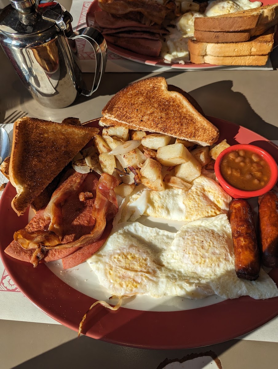 Family Corner Restaurant - Photo 7