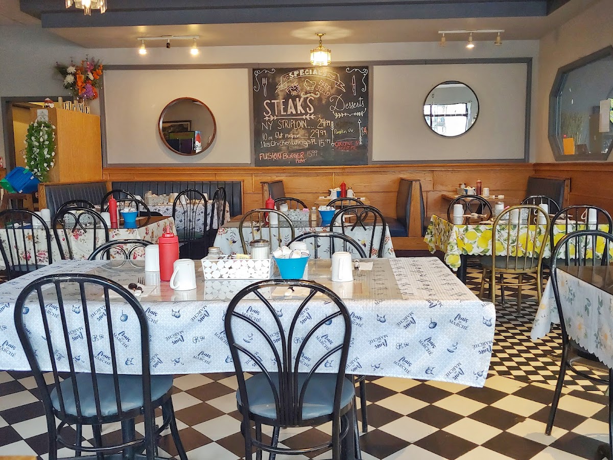 Family Corner Restaurant - Photo 8