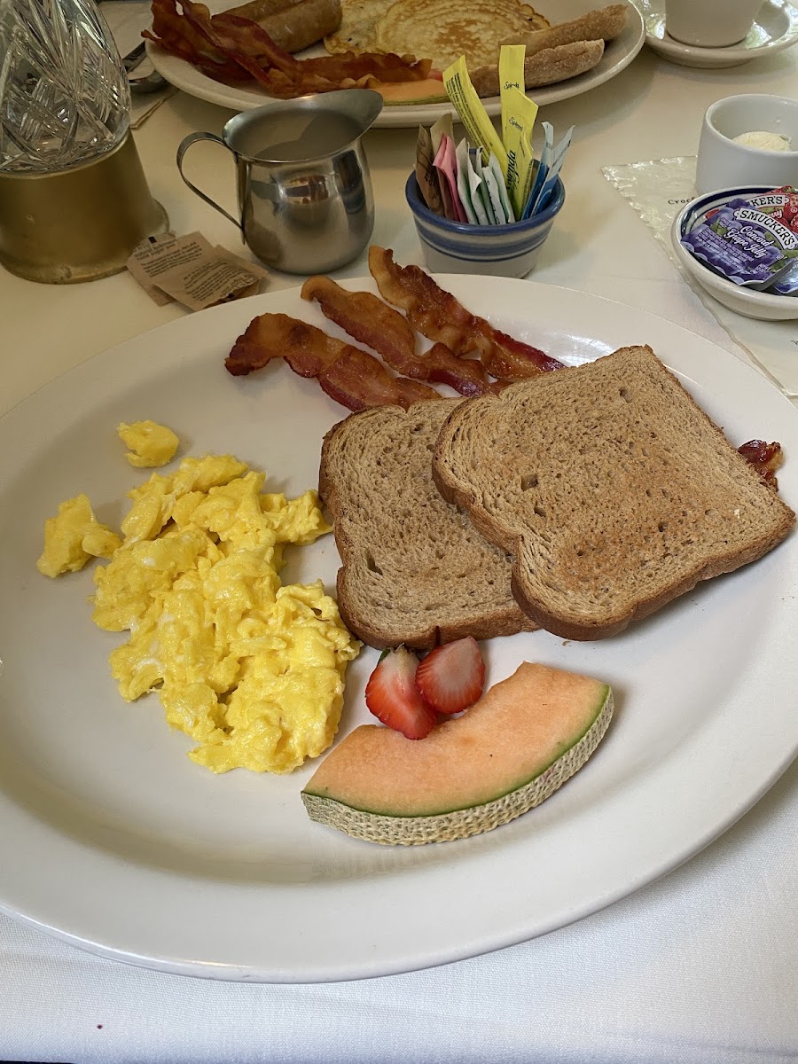 Crocker House Country Inn - Photo 2