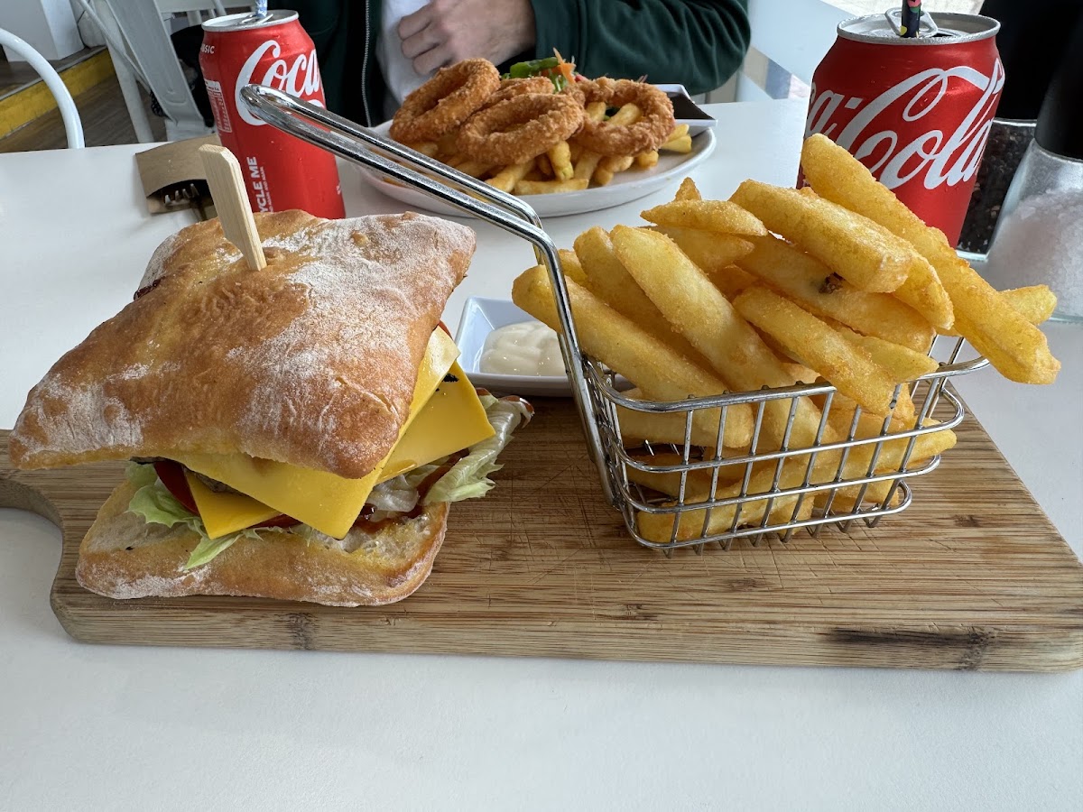 The Island Cafe - Photo 6