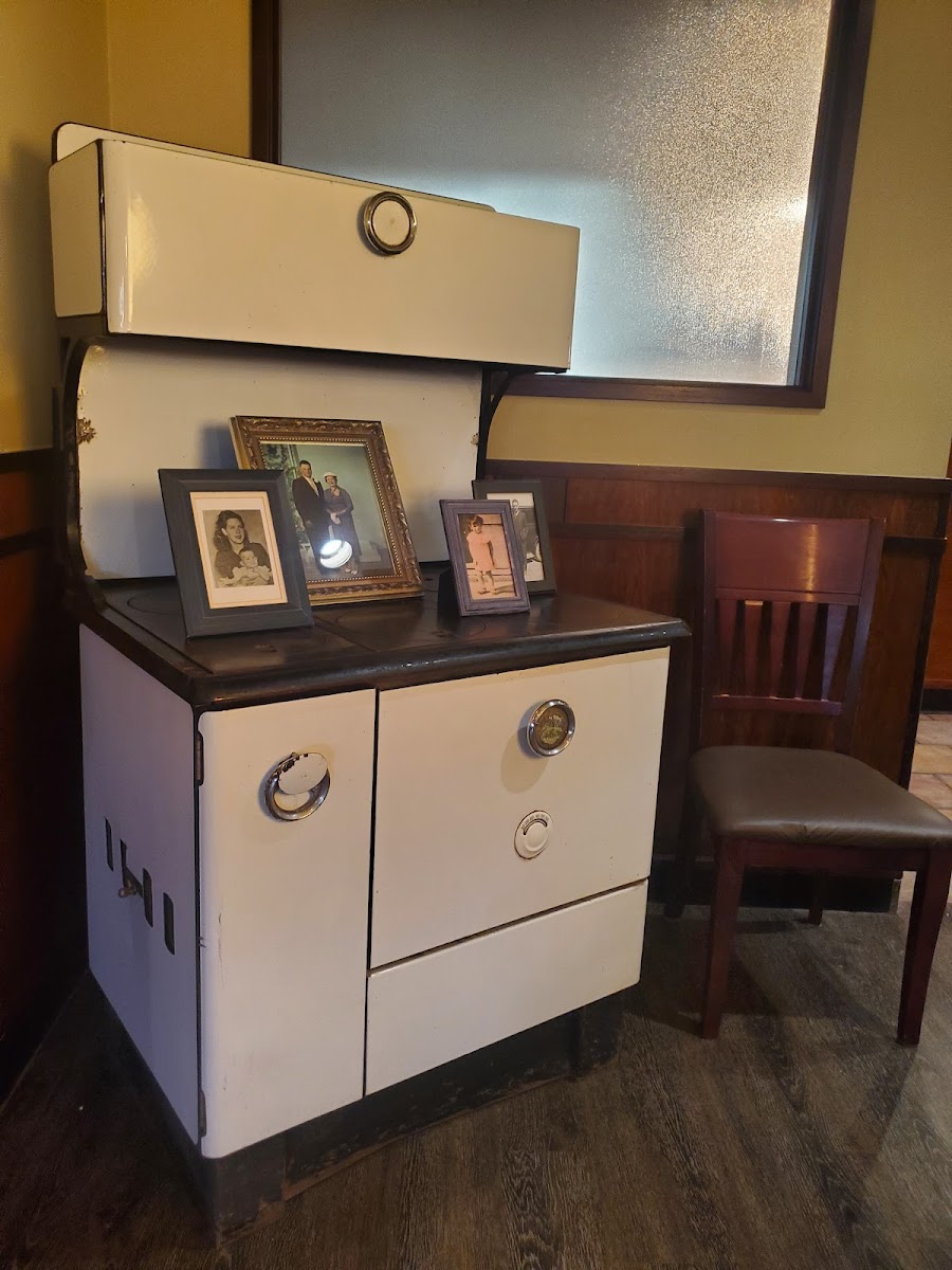 Audrey's Kitchen & Wyatt's Lounge - Photo 9