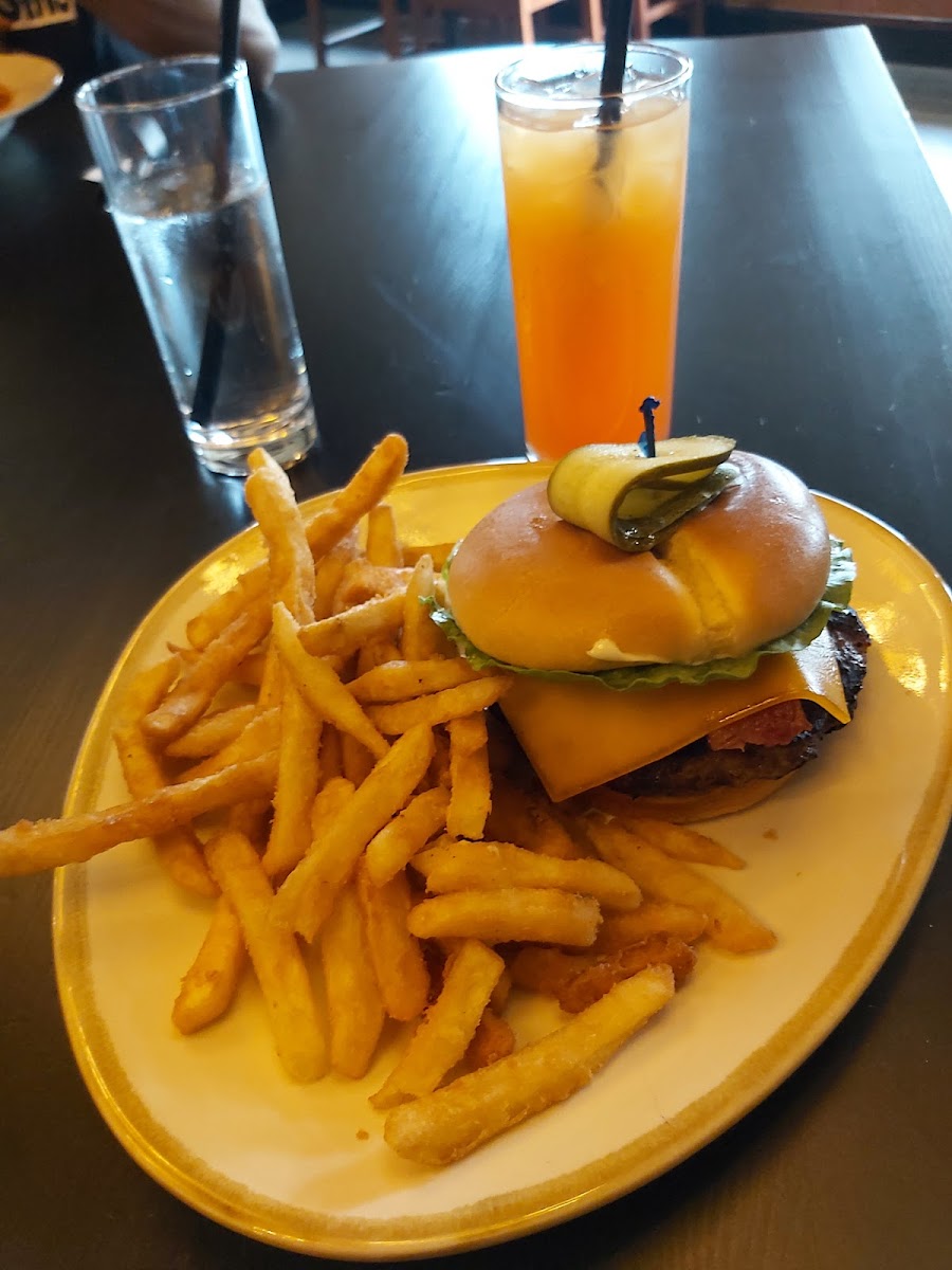 Audrey's Kitchen & Wyatt's Lounge - Photo 8