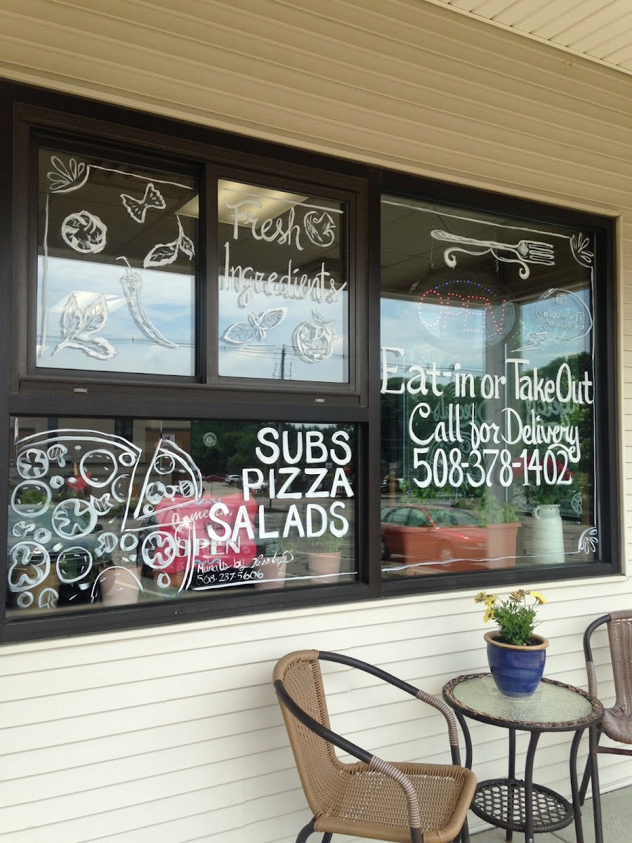 Satucket Pizzeria - Photo 2