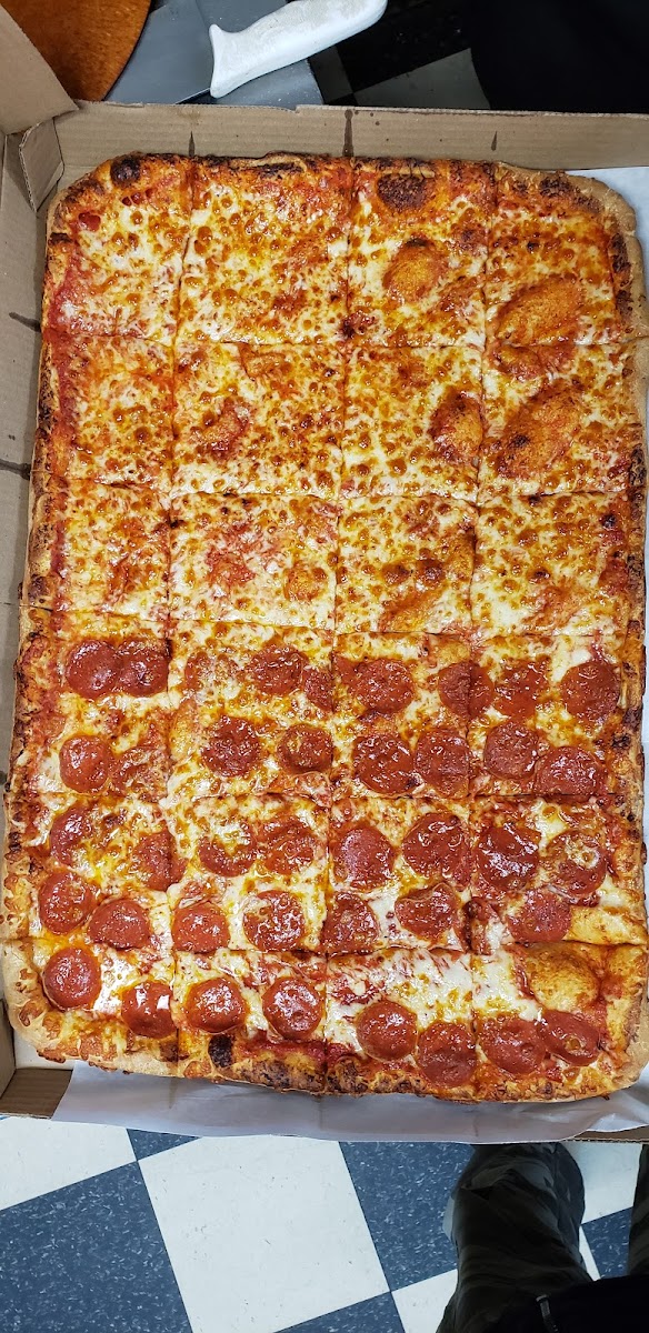 Satucket Pizzeria - Photo 4