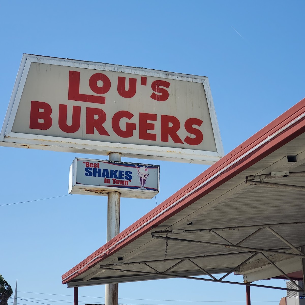 Lou's Burgers - Photo 2