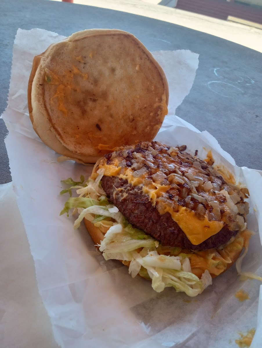 Lou's Burgers - Photo 3