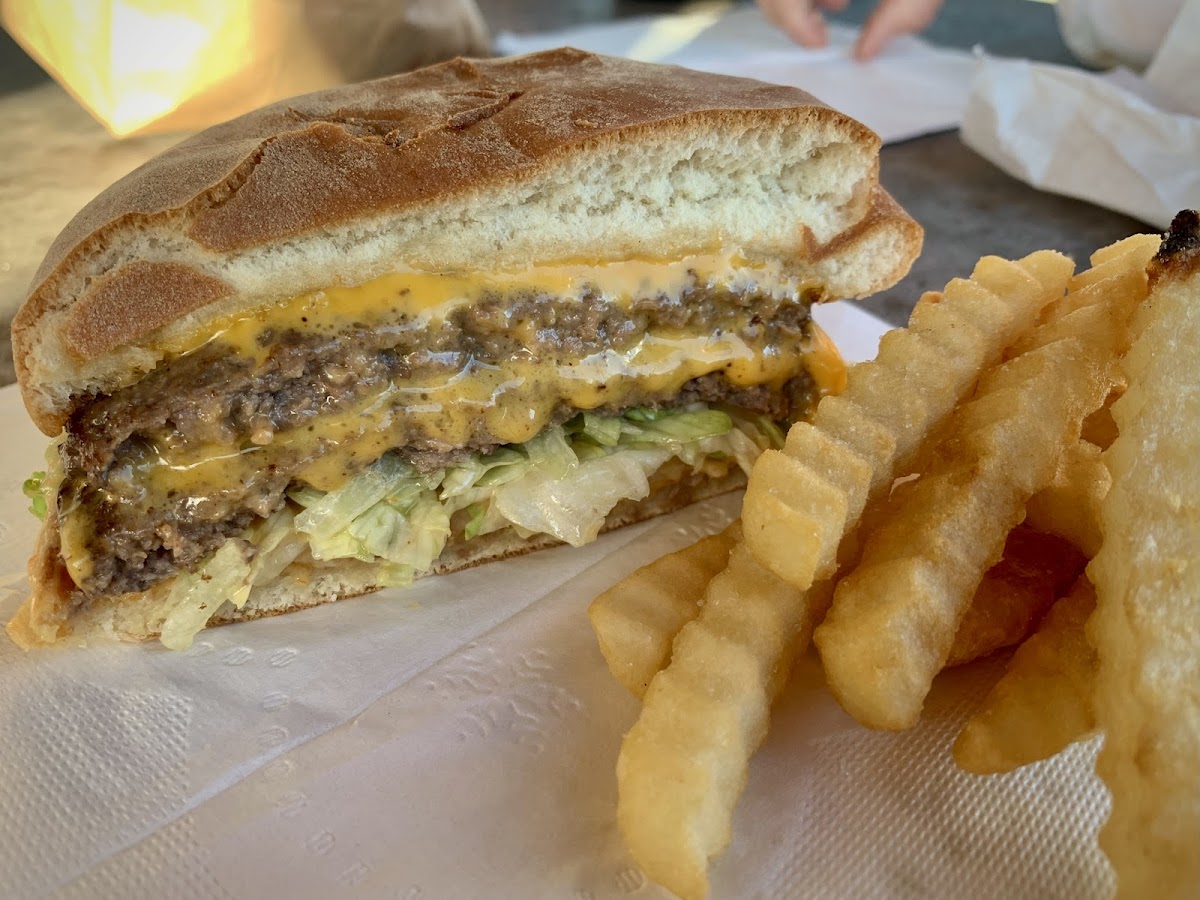 Lou's Burgers - Photo 5