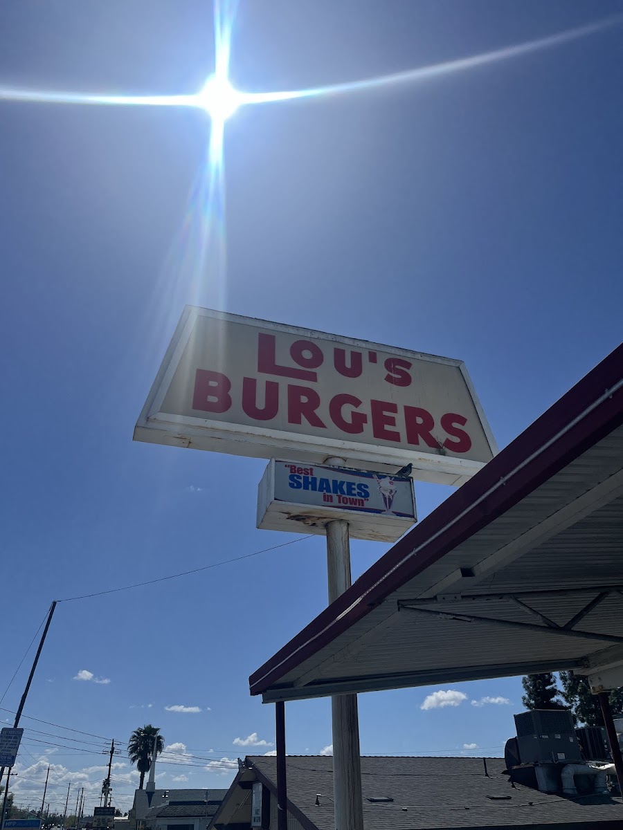 Lou's Burgers - Photo 7