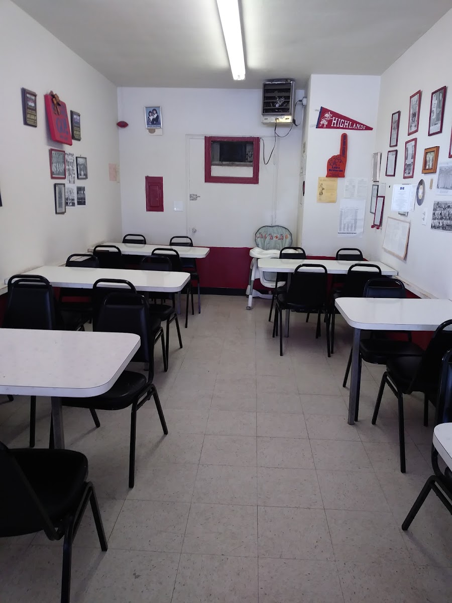 Lou's Burgers - Photo 8