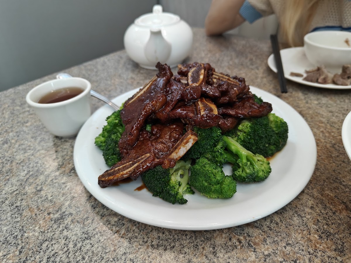 Famous Noodles & BBQ Cafe - Photo 4