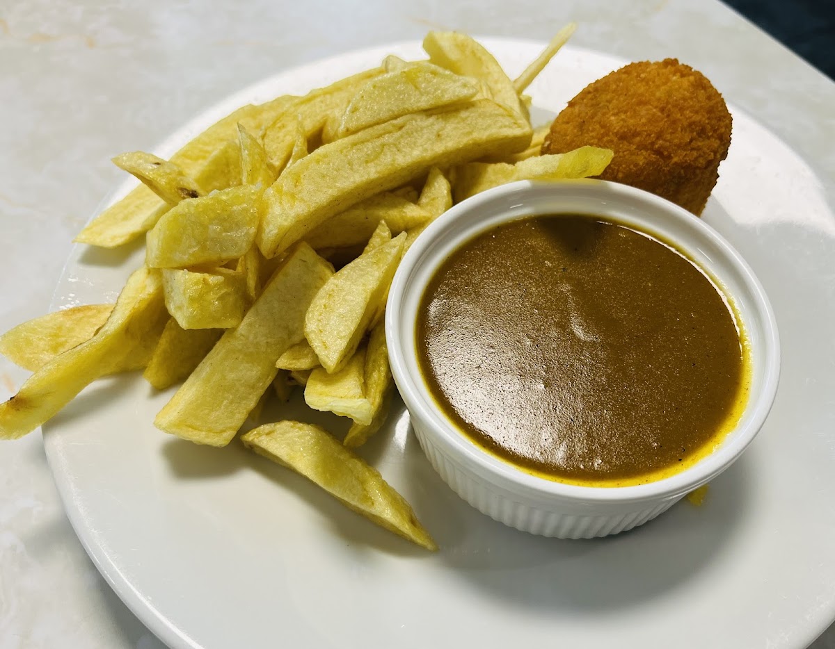 Phil's News & Cafe / The Tasty Plaice - Photo 4